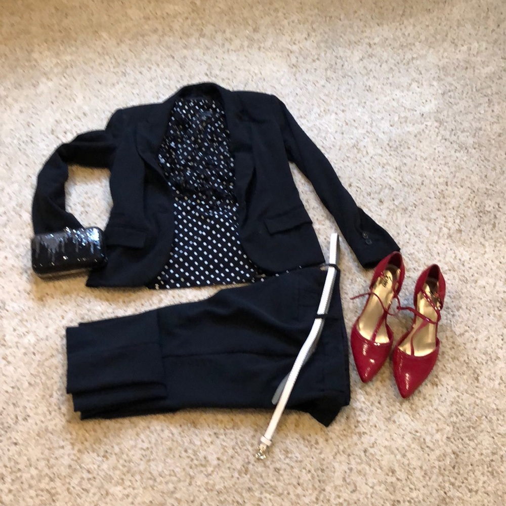 Dressy tank with ruffles🍀4/$20